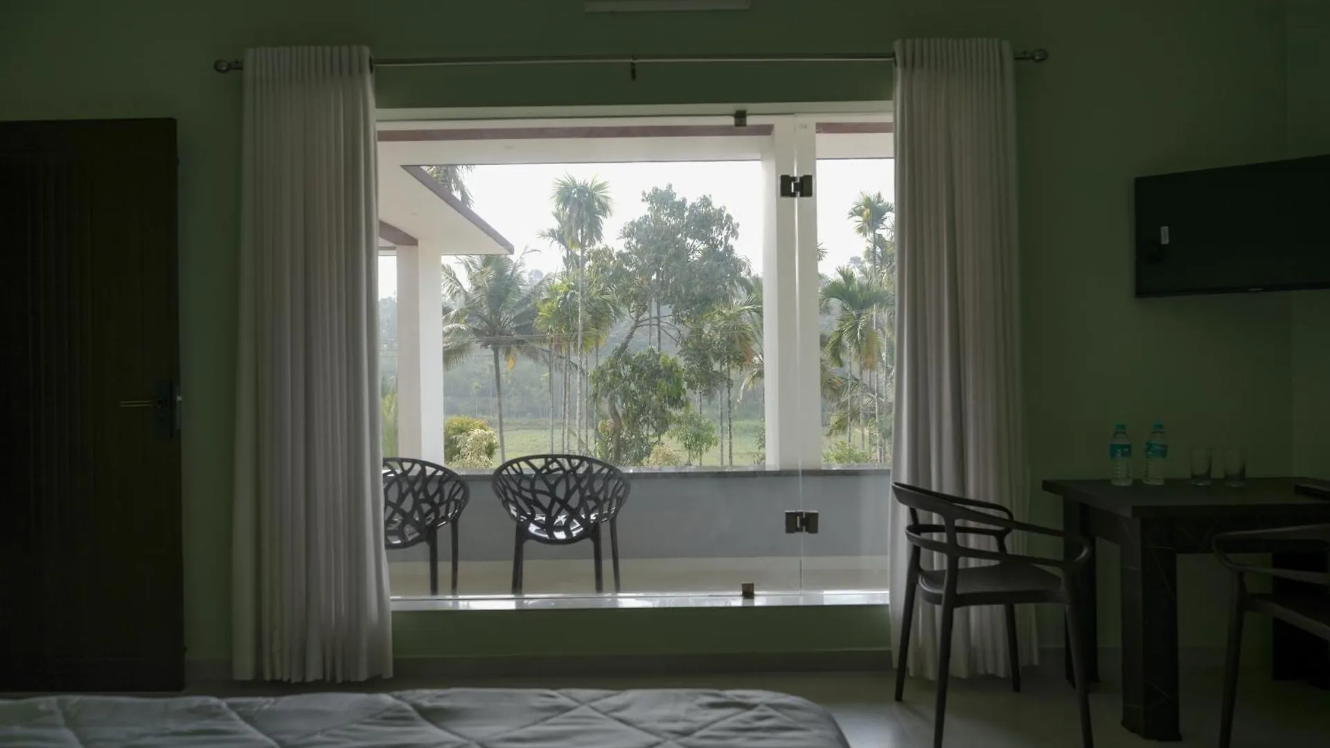 The Calm County Homestay 마난타바디 펜션
